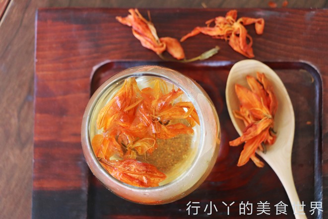 Lily Tea to Soothe The Nerves and Help Sleep recipe