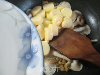 Boiled Sakura Yum Tofu with Mushrooms recipe