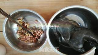 Stewed Black-bone Chicken with Angelica, Peanuts and Red Dates recipe