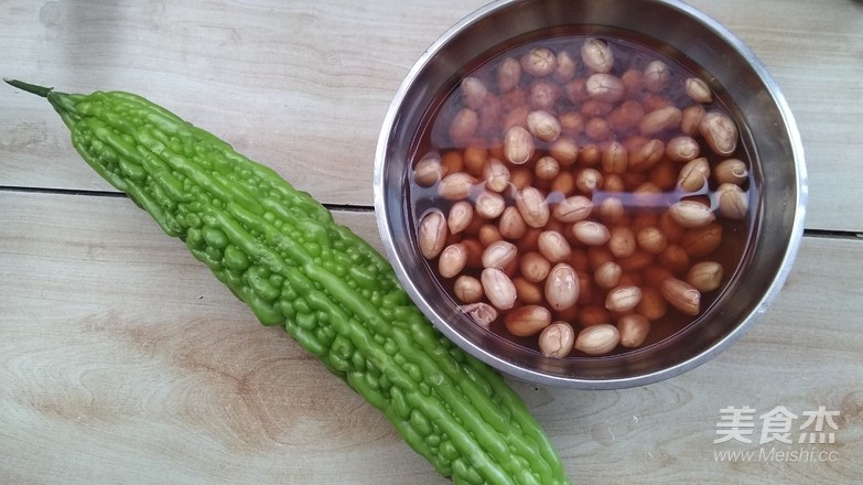 Mustard-flavored Bitter Gourd and Peanuts recipe