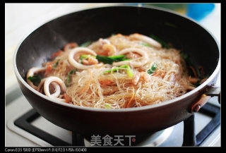 Stir-fried Vermicelli with Soy Sauce King Seafood recipe