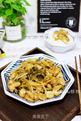 Stir-fried Pig Intestines with Ginger and Pickled Cabbage recipe