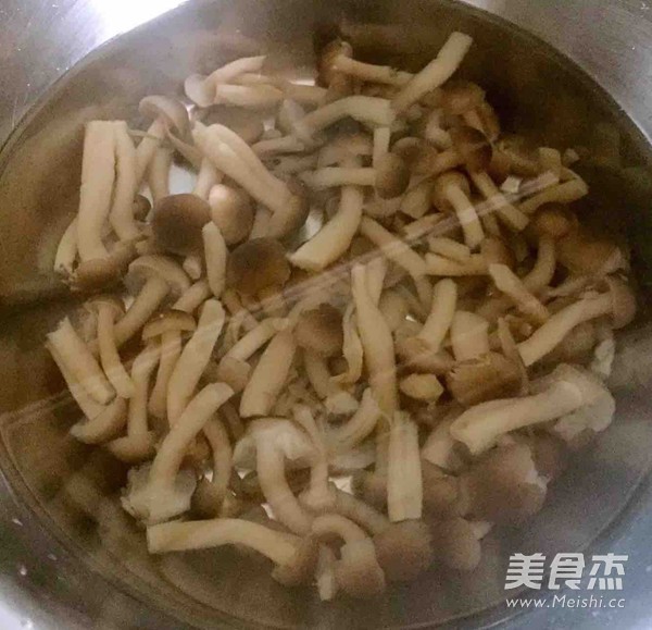 Seasonal Vegetable Noodle Flower Soup recipe