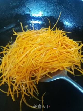 Stir-fried Pork with Shredded Carrots recipe