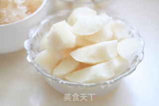 Horseshoe Snow Pear White Fungus Soup recipe