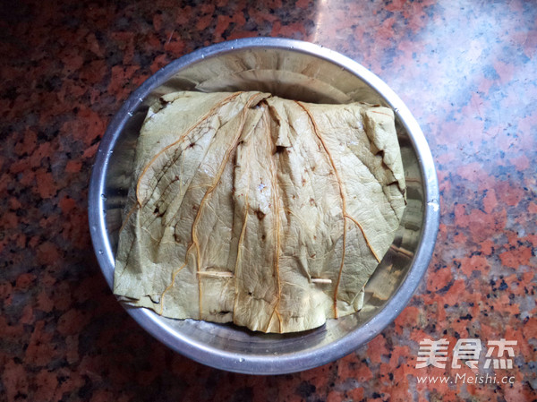 Steamed Chicken with Lotus Leaf recipe