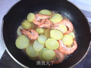 Fried Shrimp with Potatoes recipe