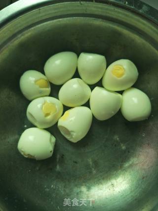 Grilled Quail Eggs with Tea Tree Mushroom recipe