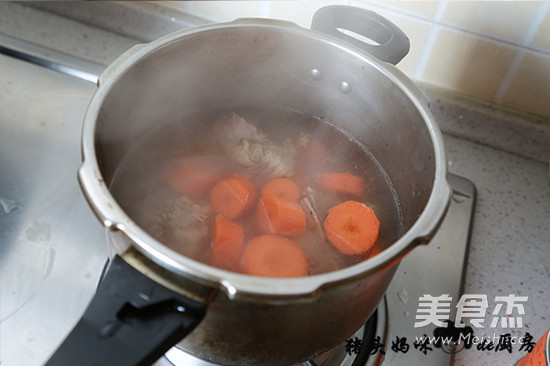 Carrots Stewed Big Stick Bones recipe