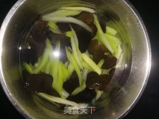 Celery Mixed with Fungus recipe