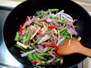 Stir-fried Beef with Hang Pepper recipe