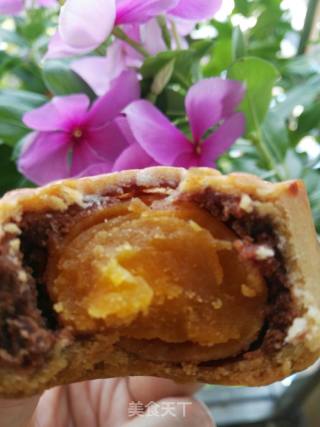 Cantonese Egg Yolk Mooncake recipe