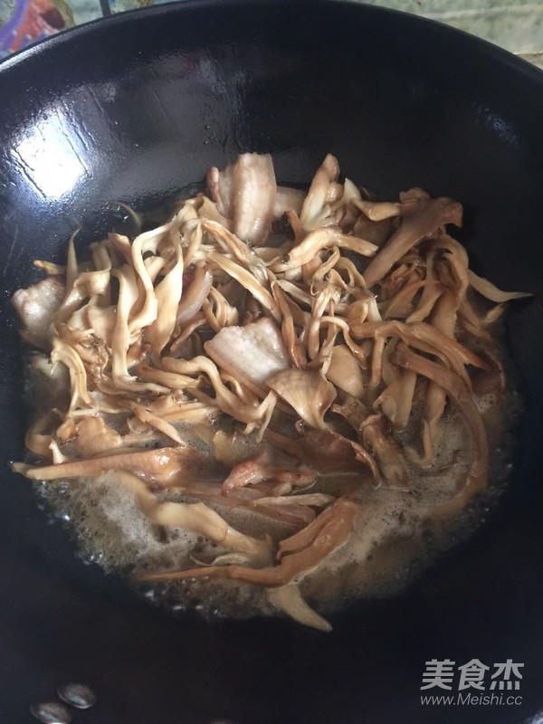 Braised Chestnut Mushroom with Pork Belly recipe