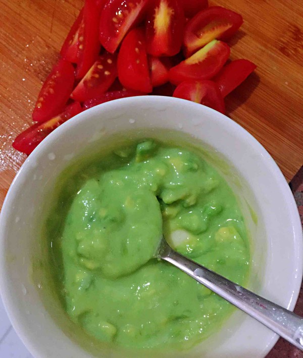 Pasta with Sausage, Avocado and Tomato recipe