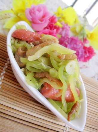 Stir-fried Shredded Lettuce with Small Sausage