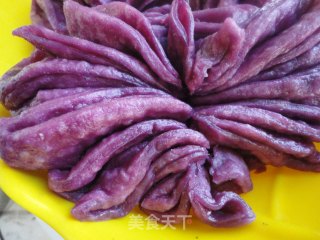 Purple Sweet Potato Chrysanthemum Roll recipe