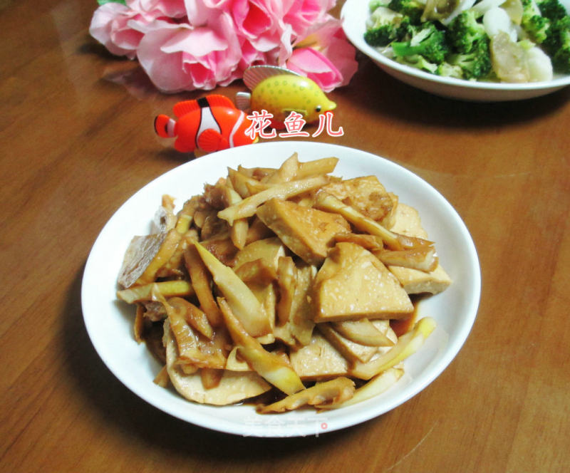 Stir-fried Fresh Vegetarian Chicken with Bamboo Shoot Tips
