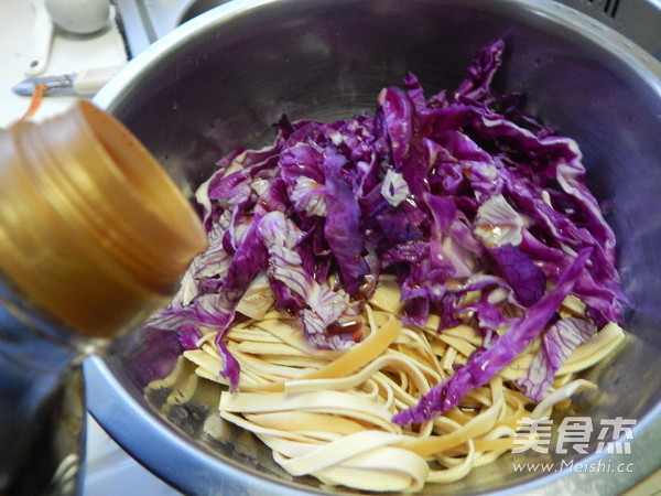 Purple Cabbage Mixed with Tofu Skin recipe