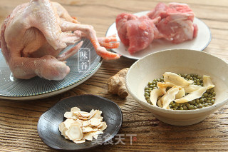 (moisturizing, under Fire) Stewed Pigeon Soup with American Ginseng recipe