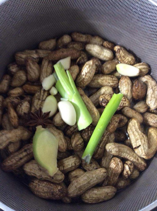 Garlic Boiled Peanuts recipe