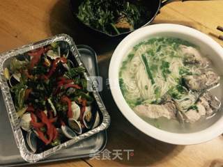 Grilled Clams with Keel Noodles in Clear Soup recipe