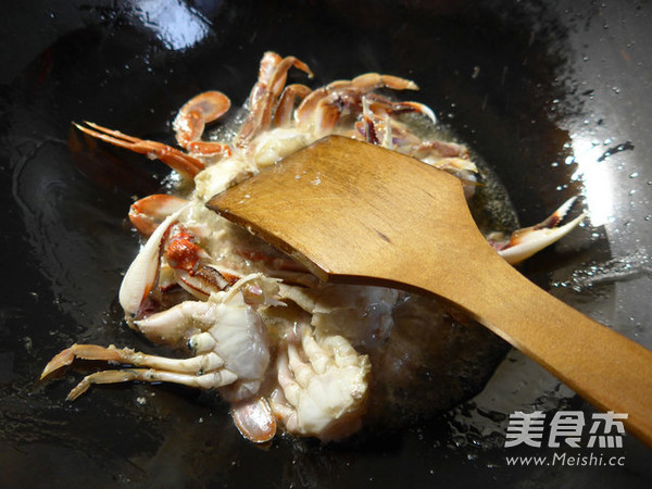 Stir-fried Flower Crab with Leishan recipe