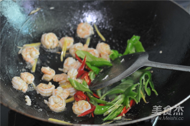 Stir-fried Shrimp with Green and Red Pepper recipe