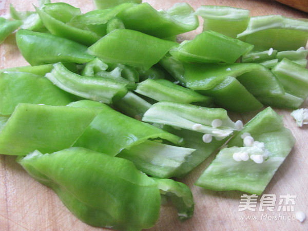 Stir-fried Large Intestine with Green Pepper recipe