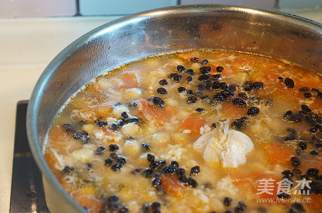 Baked Rice with Chickpeas and Raisins recipe