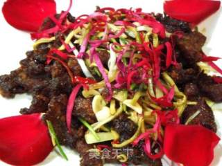 【flying Birds and Beasts】——"fried and Cooked Rose Robe Meat" recipe