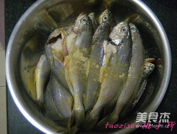 Peking Fried Small Yellow Croaker recipe