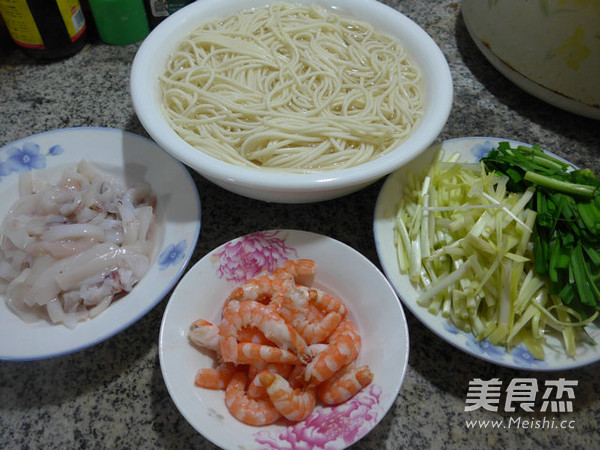 Double Leek Seafood Fried Noodle recipe
