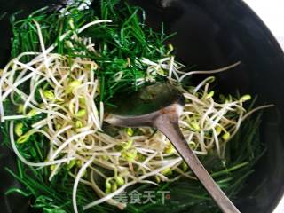 Stir-fried Bean Sprouts with Leek recipe