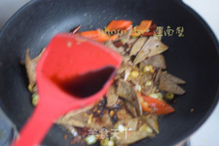 Stir-fried Pork Liver with Chili recipe