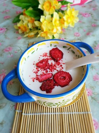 Frozen Strawberry Dried Yogurt recipe