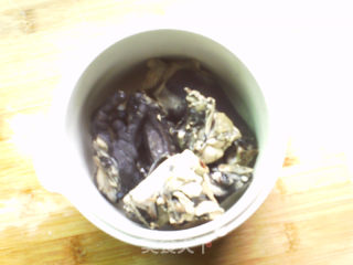 Astragalus and Chinese Wolfberry Black Chicken Soup recipe