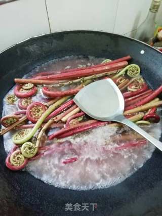 Fried Pork with Bracken recipe