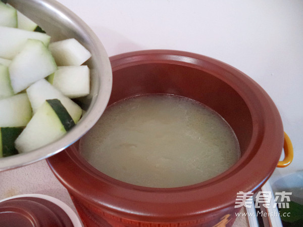 Barley and Winter Melon Bone Soup recipe