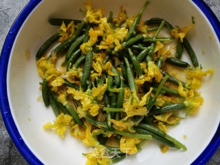 Garlic and Cucumber Flowers recipe