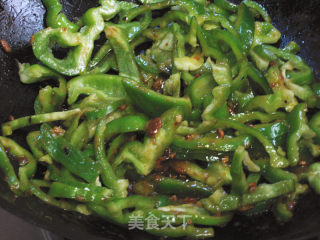 Stir-fried Green Peppers with Piguan Fish Sauce recipe