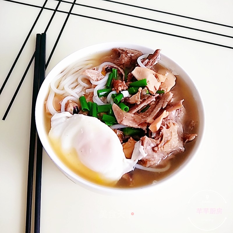 Boiled Rice Noodles with Duck Soup