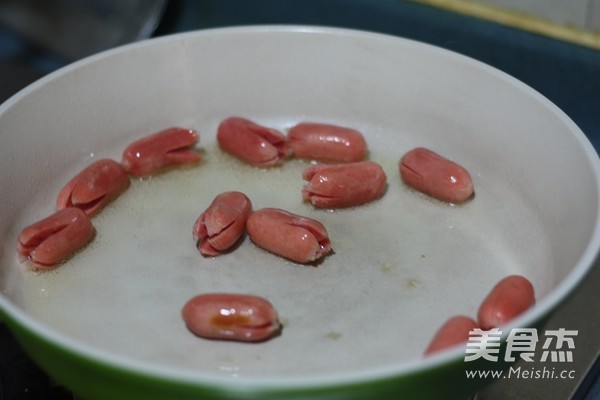 Stir-fried Crispy Sausage with Broccoli recipe