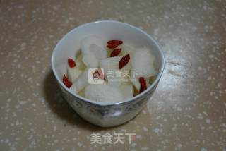 Stewed Sydney Pear with Rock Sugar and Wolfberry recipe