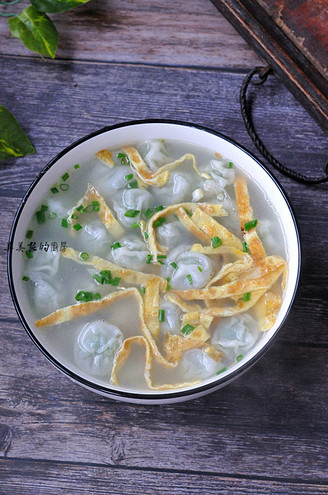 Wontons with Shredded Chicken and Mugwort recipe