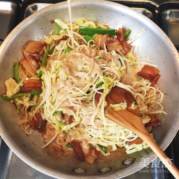 Chobe-fried Noodles with Sesame Egg Buns recipe