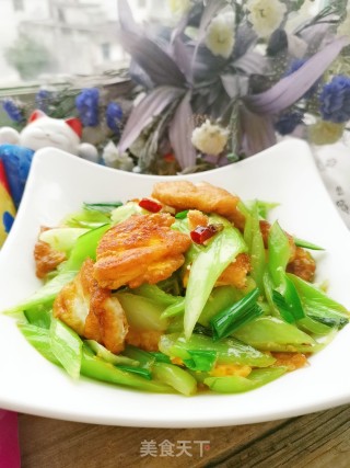 Stir-fried Poached Egg with Vegetable Stem recipe