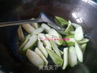 Scrambled Eggs with Loofah recipe