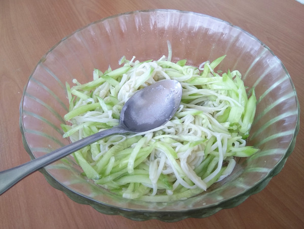 Sweet and Sour Cucumber Enoki Mushroom recipe