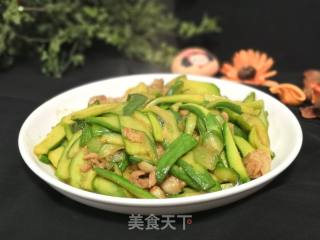 Stir-fried Pork with Fruit and Cucumber recipe