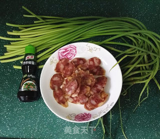 Stir-fried Sausage with Garlic Sprouts recipe